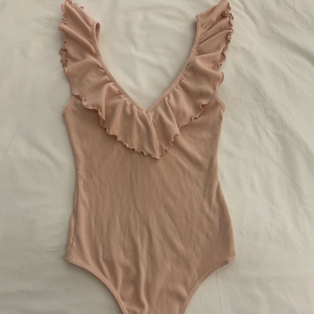 Wilfred light pink ruffle bodysuit